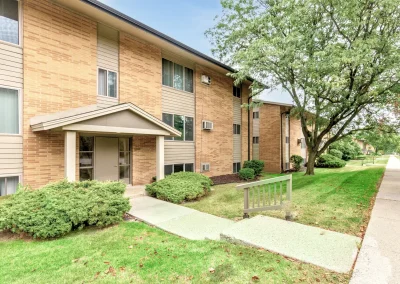 Wyndham hills apartment community building front door side angle shot wyndhamhills_3_v2